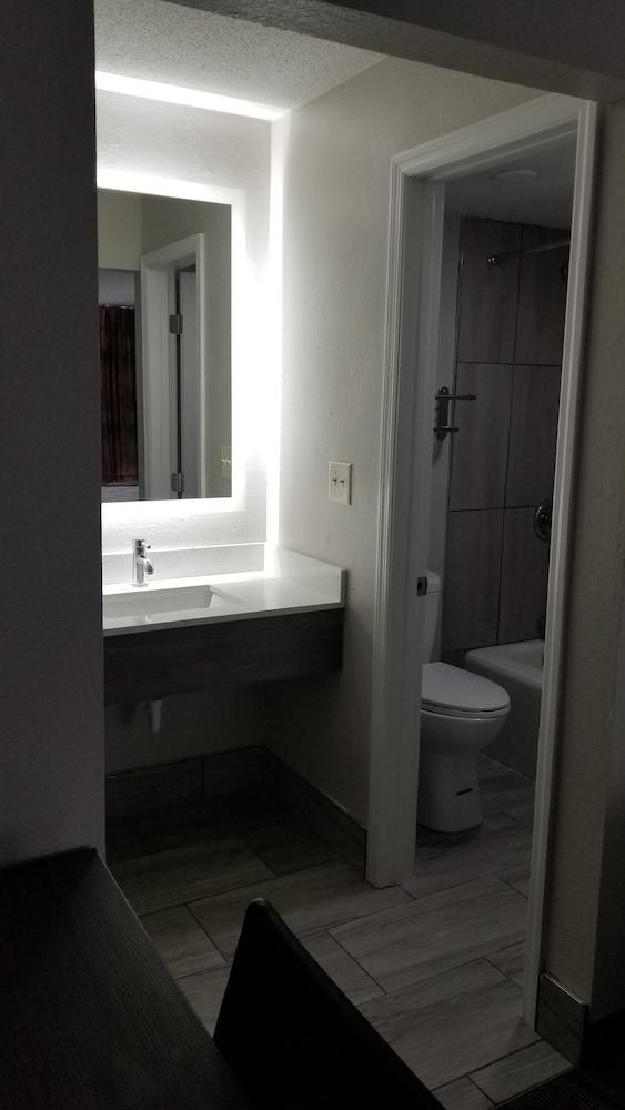 Days Inn & Suites By Wyndham Charleston Airport West North Charleston Eksteriør bilde