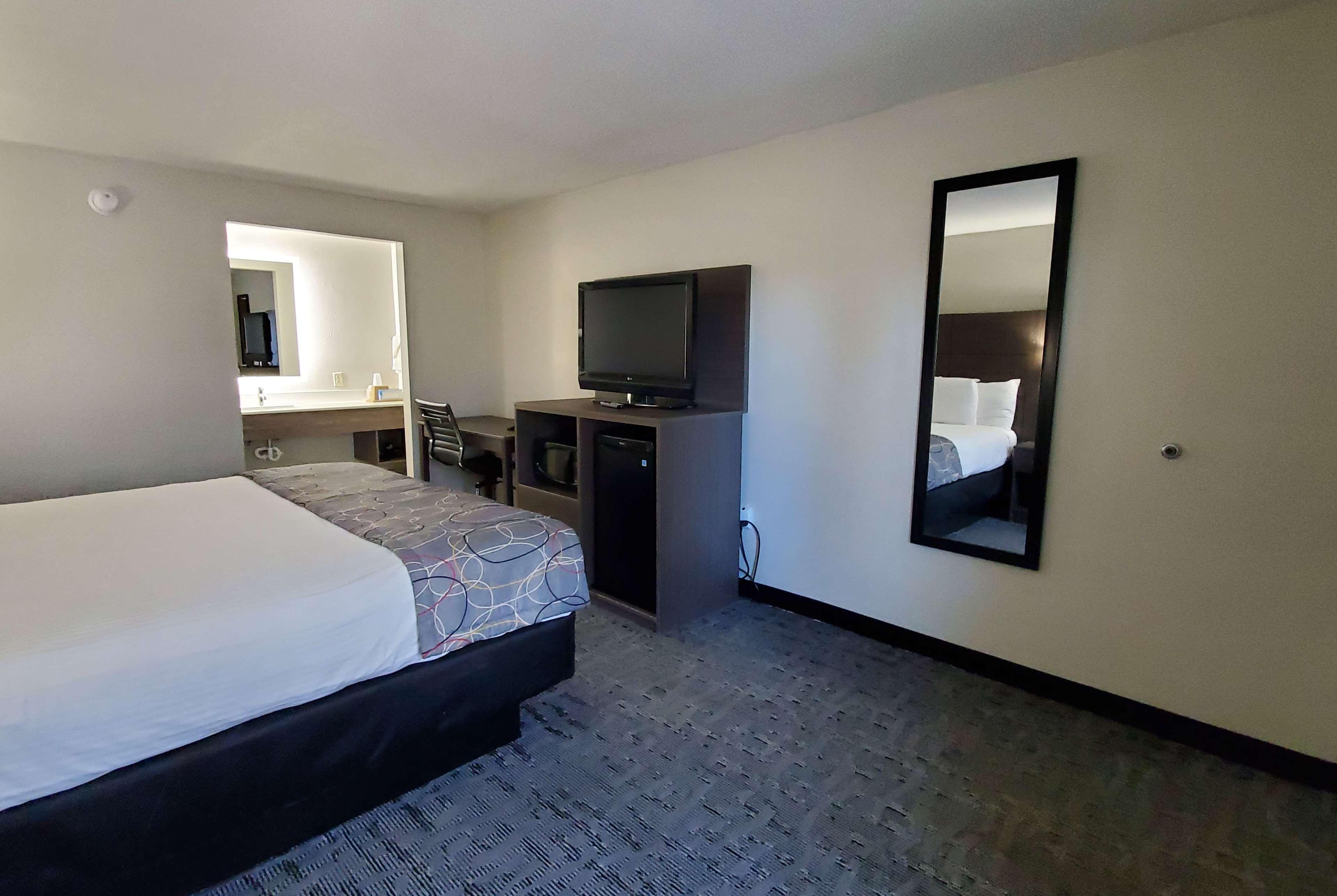 Days Inn & Suites By Wyndham Charleston Airport West North Charleston Eksteriør bilde