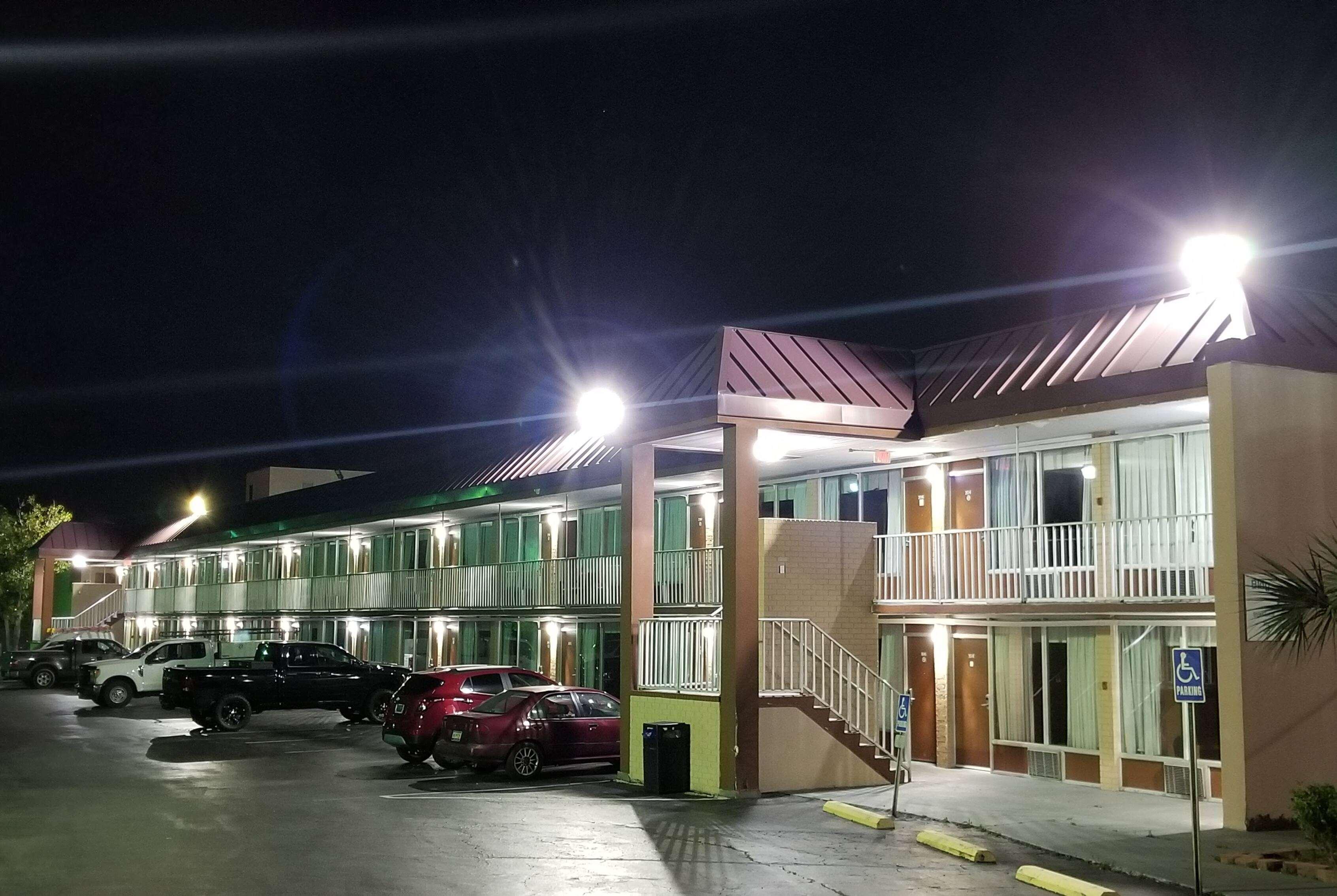 Days Inn & Suites By Wyndham Charleston Airport West North Charleston Eksteriør bilde