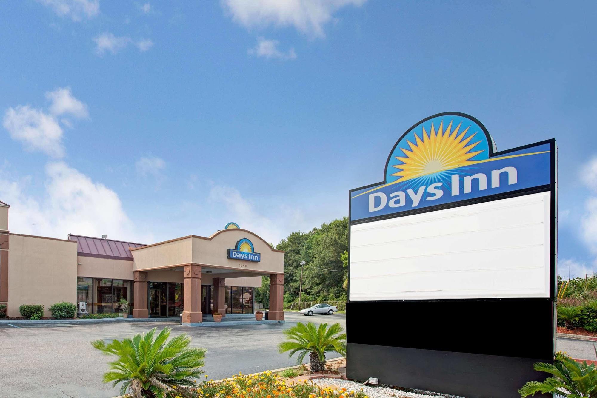 Days Inn & Suites By Wyndham Charleston Airport West North Charleston Eksteriør bilde