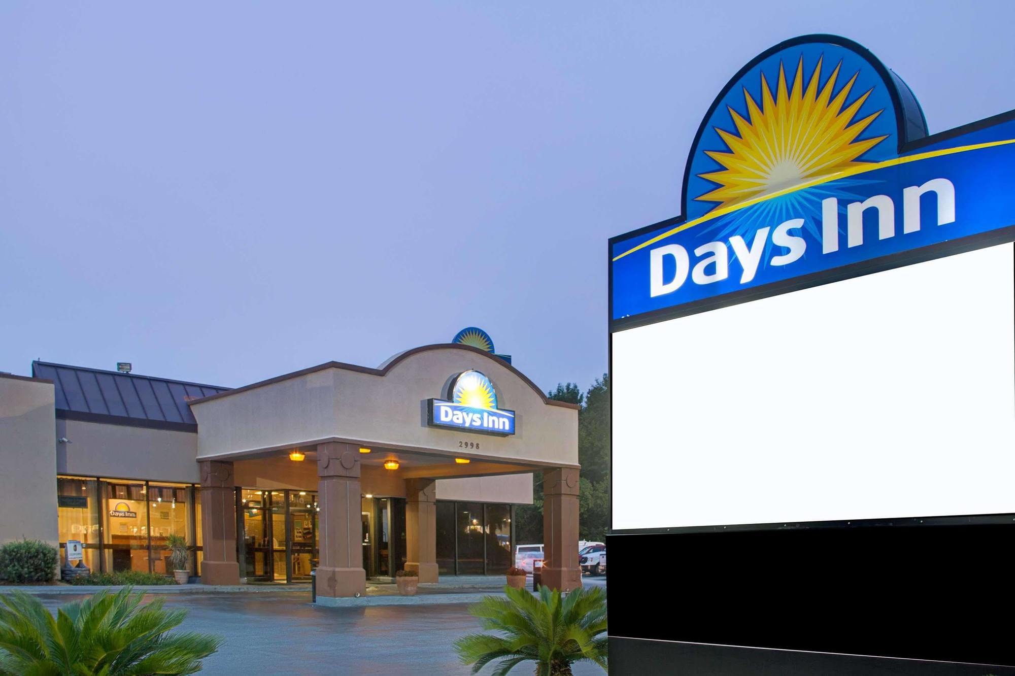 Days Inn & Suites By Wyndham Charleston Airport West North Charleston Eksteriør bilde