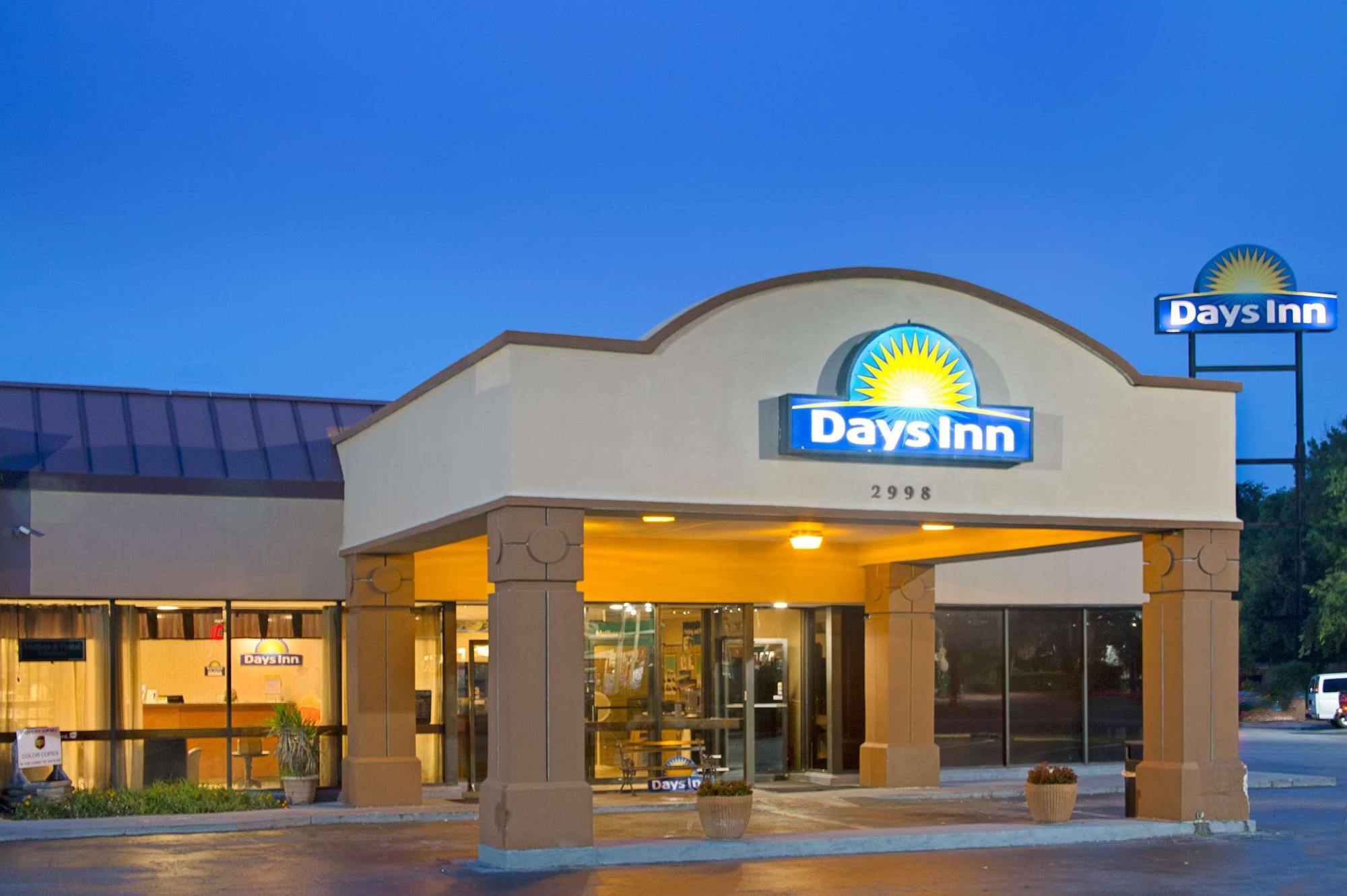 Days Inn & Suites By Wyndham Charleston Airport West North Charleston Eksteriør bilde