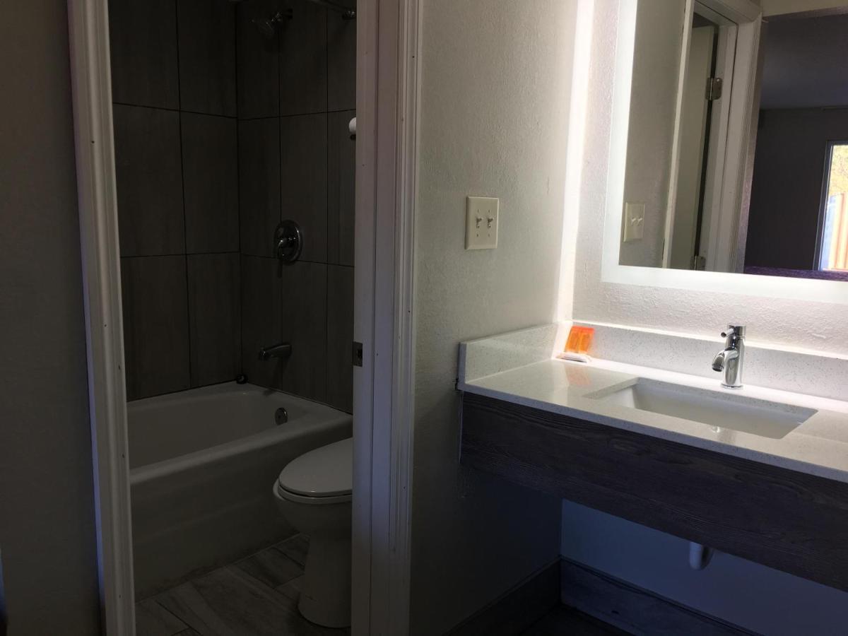 Days Inn & Suites By Wyndham Charleston Airport West North Charleston Eksteriør bilde
