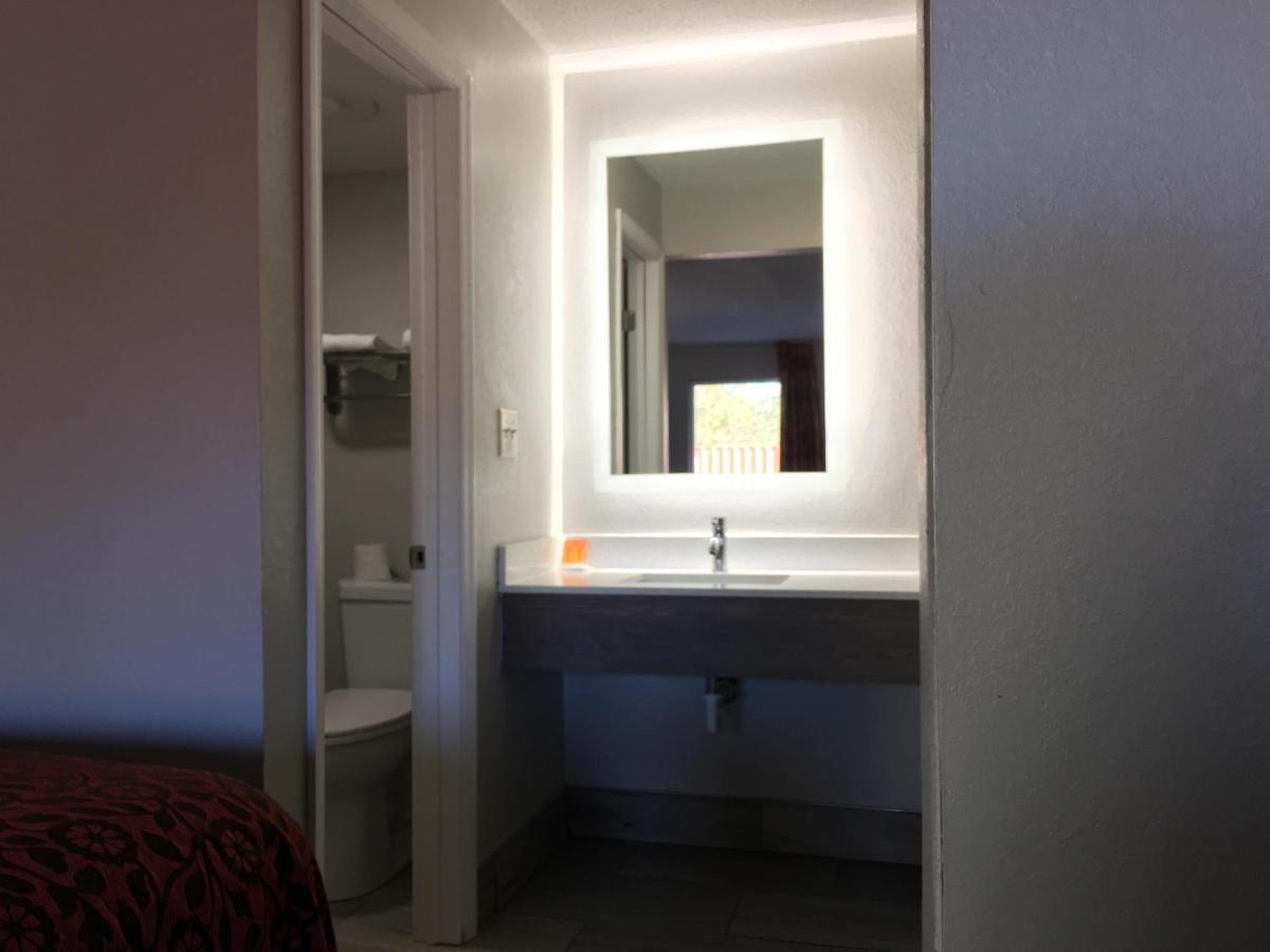 Days Inn & Suites By Wyndham Charleston Airport West North Charleston Eksteriør bilde
